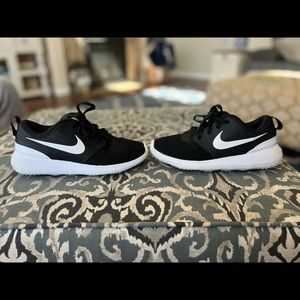 Used Nike Boys Roshe G 909250-001 Black White Golf Cleats Shoes Sneakers Size 2Y